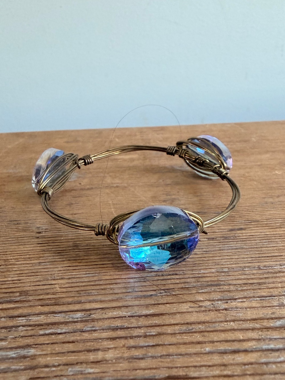 Faceted Crystal Bead Wire Bracelet - Iridescent Blue